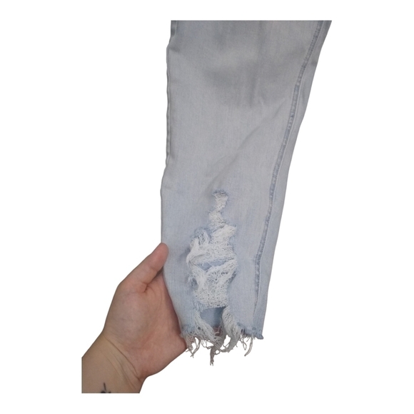 𝅺MAURICES Light Wash Button Closure Destructed Raw Hem Size XL Regular - Picture 5 of 5